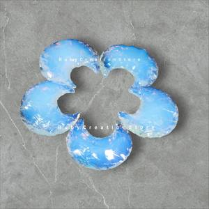 Dijes de Luna Creciente de Ópalo Azul - Cabujones de Cristal Iridiscente para la Creación de Joyas, Manualidades, Arte en Resina, Decoración de Estilo Brujería - Product Image 4
