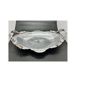 Plateau de service ovale en nacre antique fait à la main en métal galvanisé Plateau de nourriture décoratif élégant en vente - Product Image 4