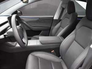 SUV USADO 2024 SERIE LONG RANGE LAUNCH, Tracción en las Cuatro Ruedas, Gasolina, R17, Cámara de 360°, Asientos de Cuero - Product Image 3