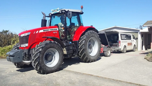 Tractor Usado Massey Ferguson 7619, Tractor Agrícola de 4 Ruedas Motrices con Neumáticos Grandes y Cabina Cerrada - Product Image 6