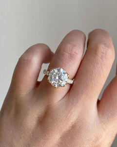 Anillo de moissanita redondo de corte personalizado, joyería de ajuste de punta hecha a mano, hermoso regalo de aniversario y boda para el amor - Product Image 2