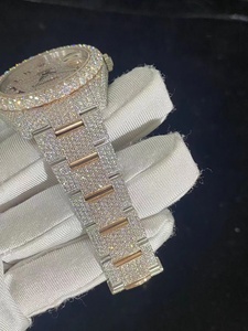 นาฬิกาเพชรแนวฮิปฮอปของผู้ชายสุดหรูพร้อมการตัดที่ยอดเยี่ยม VVS ปิดหน้าต่างกระจกมอยส์ซอไนต์สำหรับเขา - Product Image 3