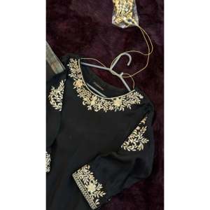 Elegante Shalwar Kameez de Chifón Negro para Mujer, Ropa Formal, Compra en Línea - Product Image 4