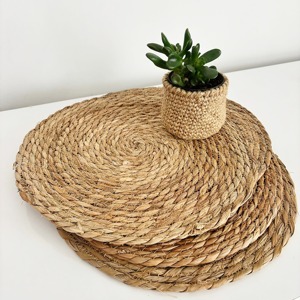 แผ่นรองจานผักตบชวาทรงกลมทำด้วยมือเป็นมิตรต่อสิ่งแวดล้อมผลิตในเวียดนามแผ่นรองจานทอสำหรับตกแต่งโต๊ะขายส่ง - Product Image 2