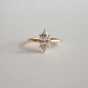 Elegante anillo de compromiso de plata chapada en oro de 14 quilates para mujer Marquise Cut Solitaire Moissanite Diamond Brilliant Sarkling Stone - Product Image 1