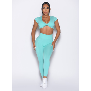 Premium personnalisé Aquatic Awe OEM ensemble leggings et hauts avec poches 2 pièces pour femmes ensemble assorti de yoga taille haute - Product Image 1