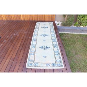 Alfombra Turca de 2.8x9.1 pies, Alfombra Floral Azul y Blanca de Lana - Product Image 1
