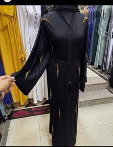 Magnifique Kaftan Abaya Traditionnel Noir de Dubaï pour Femmes Musulmanes, avec Pantalon Long et Broderies Artisanales - Product Image 2