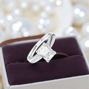 Anillo de compromiso de diamante de corte esmeralda de moissanita de 1,50 quilates, 950 platino hecho a mano en anillos de diamantes - Product Image 3