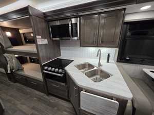 รถบ้านมือสองปี 2023 Entegra Od-yssey 31F Class C - Product Image 4