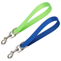 Laisse courte de dressage pour chien en sangle polyester avec poignée et anneau en D