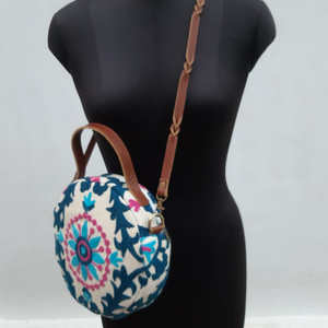 High Quality Handmade Embroidery Fabric Sling Bags With Leather Handle, Zip Closure Shoulder Bags Shopping Women Accessories Bag - Product Image 6