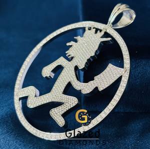 Pendentif personnalisé en argent sterling 925, motif hache circulaire entièrement sertie de moissanite et de diamants ronds incolores de couleur D - Product Image 4