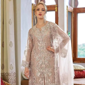 Organza Shalwar Kameez avec Khatli lourd Travail brodé Dupatta et Viscose Santoon Bottom Ensemble de 3 pièces en tailles XL XXL - Product Image 1