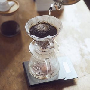 HARIO V60 Mugen One-Pour Glass Coffee Dripper (12 tasses) Transparent Noir |   Facile à nettoyer, compatible four |   Fabriqué au Japon |   Modèle - Product Image 6
