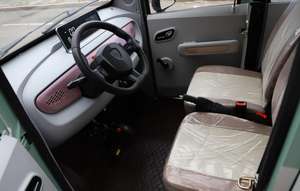 Scooter de cabine 5KW PMSM 72V avec batterie <span class=keywords><strong>au</strong></span> plomb, capacité de franchissement de pente à 25 degrés, vitesse de 50 km/h et autonomie de 60-70 km pour les trajets urbains en quartier ancien - Product Image 5