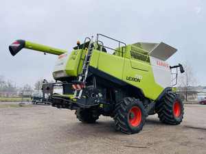 รถแทรกเตอร์ดีเซลมือสองเกียร์อัตโนมัติมาตรฐานการปล่อยก๊าซยูโร5 - Product Image 3