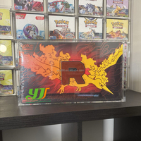 Vitrine d'exposition en acrylique transparente sur mesure pour Team Rocket, ultra-premium, rotative et détachable, au design moderne et à montage facile