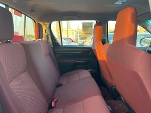TOYOTA HILUX (DOUBLE CAB) DIESEL USATO 2024 CON TRASMISSIONE MANUALE - Product Image 4