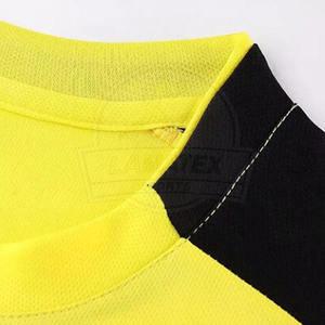 Camisetas de fútbol de poliéster personalizables unisex Ropa deportiva de práctica de fútbol para hombres y niños Servicio OEM para uniformes de equipo - Product Image 4