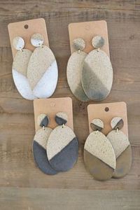 ESTHÉTIQUE BOIS STRIKING WARMTH DANGLES Gold Foil Black White Resin Heart Shape Earrings Square Round Geometric Wooden Resin - Product Image 5