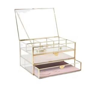 Boîte à bijoux en verre transparent décorative moderne avec support, cadre en métal doré pour organiser les bijoux et le maquillage et la décoration - Product Image 6