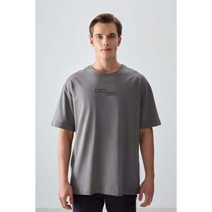 T-shirt pour homme en coton 100% gris foncé, épais, doux, texturé, coupe ample, imprimé - 88361 - Gris foncé - Product Image 3
