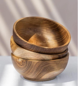 Bols de service en bois légers et polis de style rustique, fabriqués en bois naturel de qualité supérieure pour une utilisation confortable dans une cuisine de ferme - Product Image 5