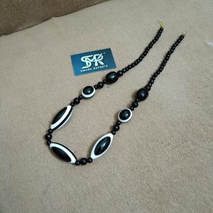 Collier pendentif en résine multicolore de créateur, long, fait à la main, finition brillante, léger, modèle ange, bijoux tendance pour femmes - Product Image 1