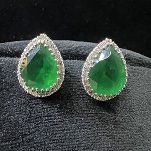 Pendientes de Botón con Racimo de Diamantes Naturales de Lujo de 18K VDS, Corte Brillante Certificado por Terceros, Modernos, para Compromiso - Product Image 1