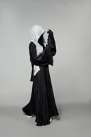 Abaya plissée modeste à manches cloche noire, vente en gros directe fabricant, logo personnalisé bienvenu, motif uni, polyester et soie