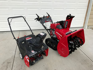 เครื่องเป่าหิมะคุณภาพสูงแบบขับเคลื่อนด้วยตัวเอง ใช้เชื้อเพลิงเบนซิน สตาร์ทไฟฟ้า ขนาด 18 นิ้ว แรงดันปานกลาง ระบบไฟฟ้ากระแสสลับ พร้อมเครื่องยนต์และเกียร์ - Product Image 4