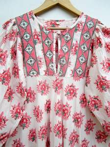 Robe de Cocktail modeste à col en v pour femmes manches courtes et coupe ample tissu rayonne caftan gitane bouton décoration Tie Dye Style - Product Image 5