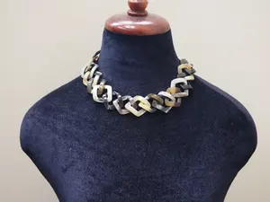 Collier en corne de buffle naturelle avec perle en diamant Chaîne en corde pour occasion de fête de style religieux classique avec motif de gland verrouillé - Product Image 4