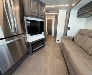 Camping-cars de classe A d'occasion abordables 2025 2024 2023 GEORGETOWN 7 SERIES 36D Forest River - Product Image 3