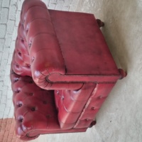 Fauteuil Chesterfield vintage style loft urbain |   Fauteuil 1 place en cuir véritable rose rouge capitonné, style Mid-Century Modern, fait main, pour la maison