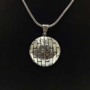 Colgante Religioso de Hip Hop Tribal Plateado con Patrón de Cruz, 11.0 Gramos, con Piedra Principal de Oro y Cristal, Colgantes con Dijes de Diamantes - Product Image 1