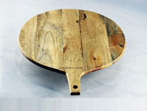 Pelle à pizza ronde en bois d'acacia avec poignée, finition naturelle rustique, durable pour un usage domestique - Product Image 3