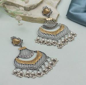 Boucles d'oreilles oxydées Heeya artisanales traditionnelles bijoux de déclaration de finition Antique moderne pour les femmes vêtements ethniques bijoux de mode - Product Image 1