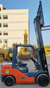 Haute qualité d'occasion japonais pour TOYOTA 3 tonnes FGZN30 chariot élévateur GPL avec moteur diesel fiable pour les industries de vente au détail - Product Image 2