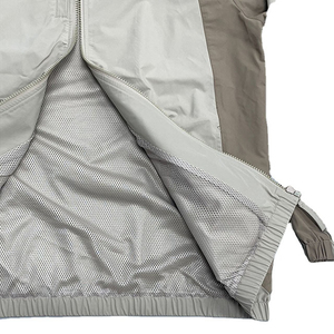 Conjunto de chándal cortavientos deportivo personalizado para hombre al por mayor, traje de entrenamiento ligero de nailon transpirable y cómodo - Product Image 5