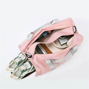 Sac de sport haute performance avec fermeture à glissière sécurisée, construction étanche de plusieurs compartiments et design moderne élégant - Product Image 4