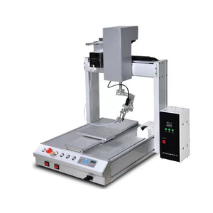 Machine à souder par points pour connecteurs de câbles de type C, avec dénudage électrique et chauffage par courant de Foucault haute fréquence - Product Image 2