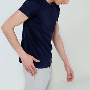 เสื้อยืดแขนสั้นแฟชั่น 100% ผ้าฝ้าย เป็นมิตรกับสิ่งแวดล้อม เนื้อผ้านุ่ม ระบายอากาศได้ดี เหมาะสำหรับสไตล์สตรีทและลำลอง |   รับผลิตแบบ OEM - Product Image 3