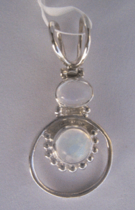 Colgante de Piedra Lunar Arcoíris Natural Hecho a Mano para Mujer, Plata de Ley 925 con Engaste de Bisel, Material de Platino y Oro Rosa, Shah Gems - Product Image 1