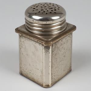 Molinillo de pimienta y coctelera de latón de primera calidad con acabado en tono dorado hecho a mano artesanal Diseñado para interiores de comedor decorativos - Product Image 1