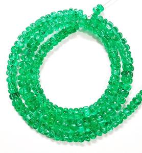 Collier en émeraude naturelle pour enfants avec perles rondes sculptées, bijoux en argent sterling faits à la main - Product Image 2