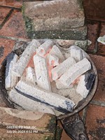 Nouvelles Briquettes de Bambou Carbonisé Design Traditionnel pour Revêtement de Sol, Charbon de Bois, Utilisation en Bureaux, Fumigation, Compostage, Vietnam