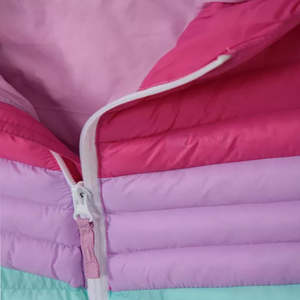 Veste matelassée légère unisexe avec capuche chaude pour hommes avec logo personnalisé de haute qualité - Product Image 6