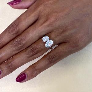 Anillo de Diamante Cultivado en Laboratorio Toi Et Moi de 2.50ct, Certificado IGI, Corte Oval y Cojín, Oro de Dos Tonos o Platino - Product Image 3